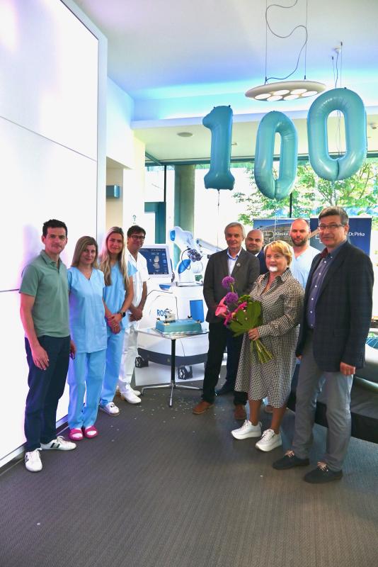 100! Klinika Dr. Pírka oslavila jubilejní stou operaci s robotickým asistentem