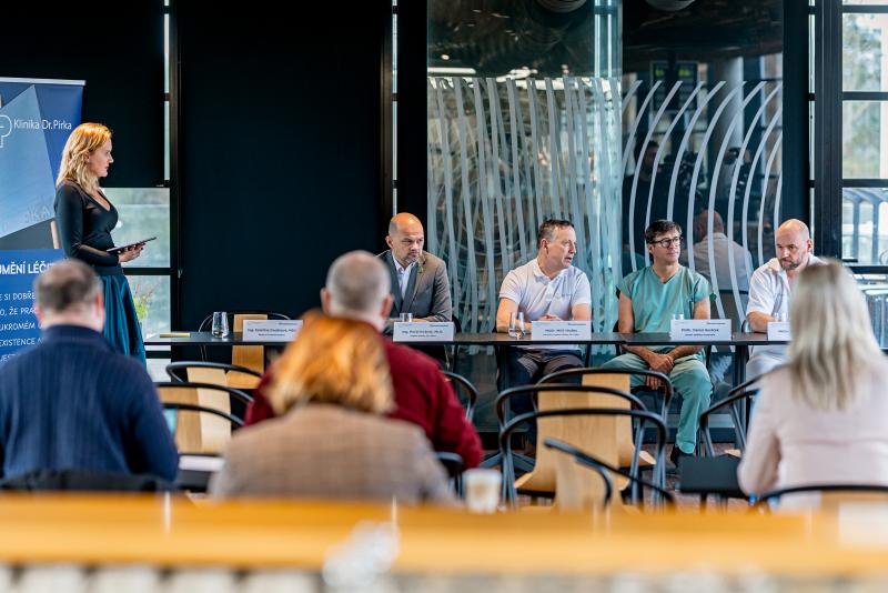 Zavádíme robotické operace kyčle - jako první v ČR