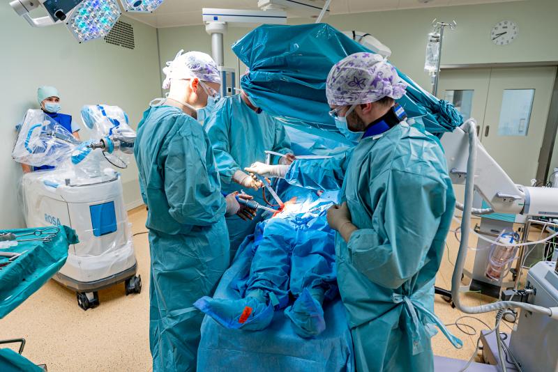 Zavádíme robotické operace kyčle - jako první v ČR