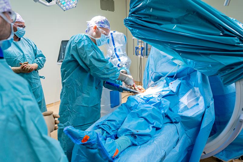 Zavádíme robotické operace kyčle - jako první v ČR